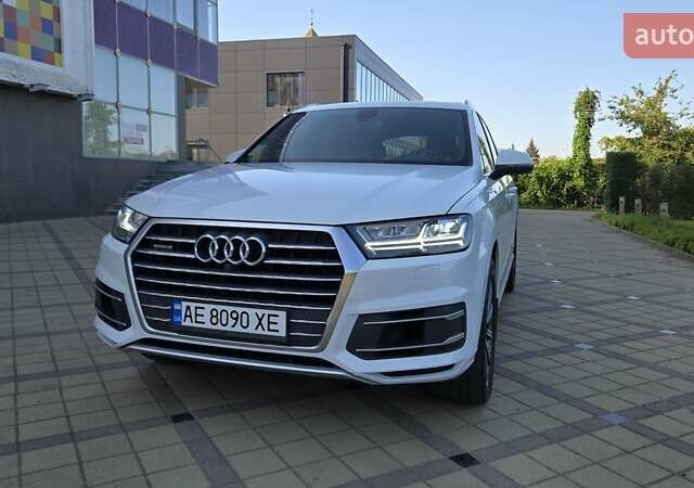 Білий Ауді Ку 7, об'ємом двигуна 3 л та пробігом 180 тис. км за 27500 $, фото 1 на Automoto.ua