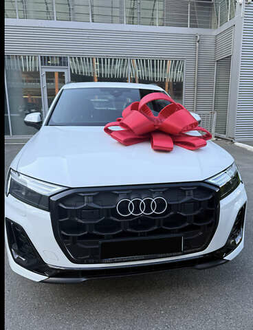Білий Ауді Ку 7, об'ємом двигуна 2 л та пробігом 7 тис. км за 76000 $, фото 1 на Automoto.ua