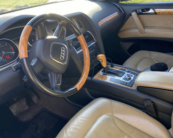 Черный Ауди Ку 7, объемом двигателя 3 л и пробегом 215 тыс. км за 25500 $, фото 1 на Automoto.ua