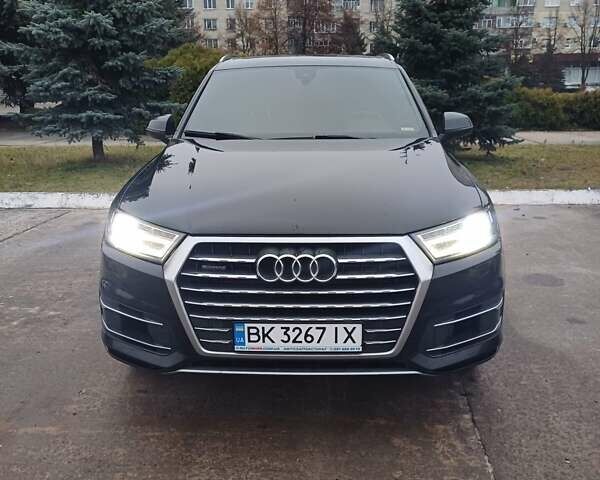 Черный Ауди Ку 7, объемом двигателя 3 л и пробегом 240 тыс. км за 21000 $, фото 1 на Automoto.ua
