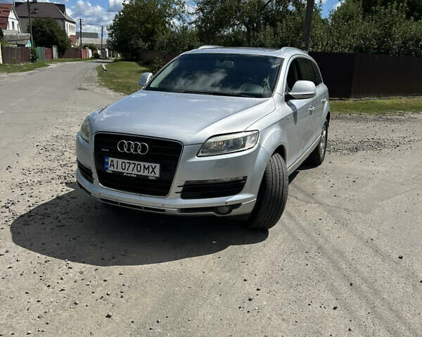 Серый Ауди Ку 7, объемом двигателя 0 л и пробегом 300 тыс. км за 13400 $, фото 1 на Automoto.ua