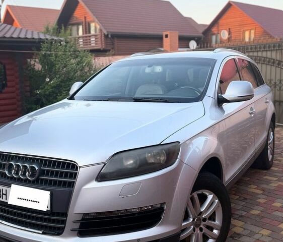 Сірий Ауді Ку 7, об'ємом двигуна 3.8 л та пробігом 289 тис. км за 9999 $, фото 1 на Automoto.ua