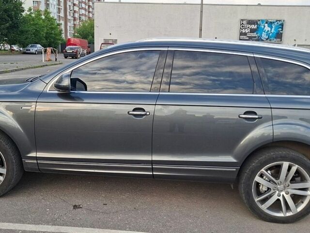 Серый Ауди Ку 7, объемом двигателя 3 л и пробегом 250 тыс. км за 12500 $, фото 1 на Automoto.ua