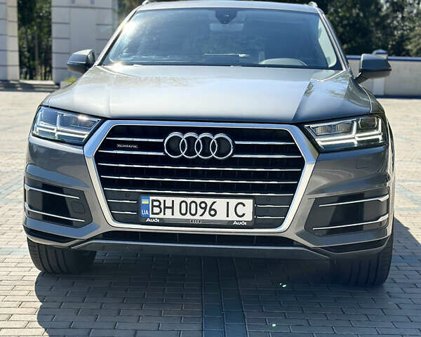 Серый Ауди Ку 7, объемом двигателя 3 л и пробегом 145 тыс. км за 28000 $, фото 1 на Automoto.ua
