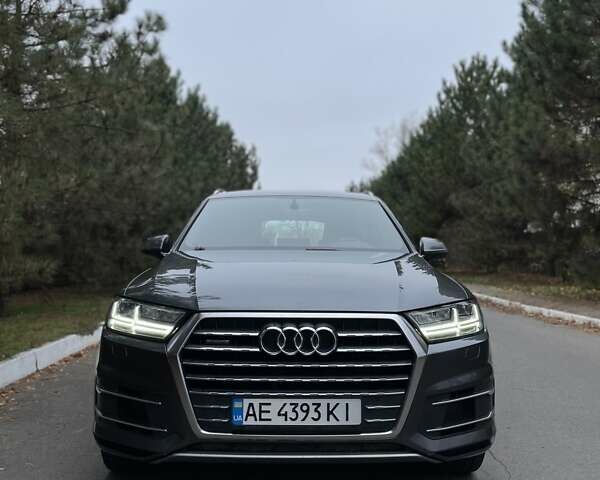 Серый Ауди Ку 7, объемом двигателя 2.97 л и пробегом 230 тыс. км за 39000 $, фото 1 на Automoto.ua