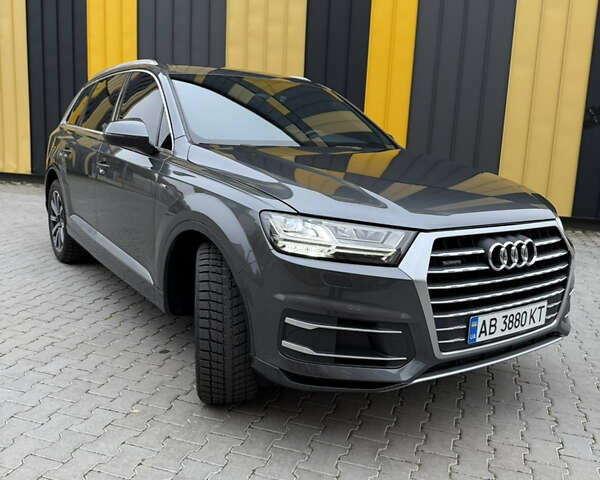 Серый Ауди Ку 7, объемом двигателя 2.97 л и пробегом 214 тыс. км за 40000 $, фото 1 на Automoto.ua