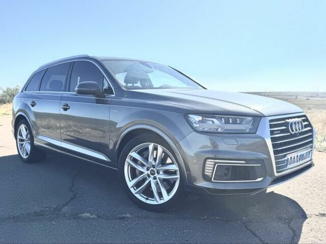 Серый Ауди Ку 7, объемом двигателя 3 л и пробегом 250 тыс. км за 38500 $, фото 1 на Automoto.ua