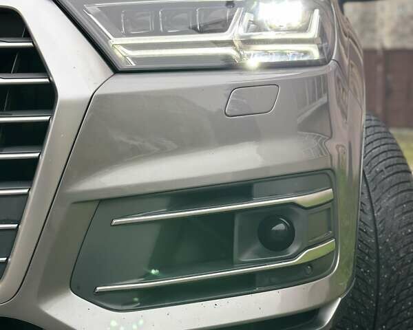 Серый Ауди Ку 7, объемом двигателя 3 л и пробегом 199 тыс. км за 31500 $, фото 1 на Automoto.ua