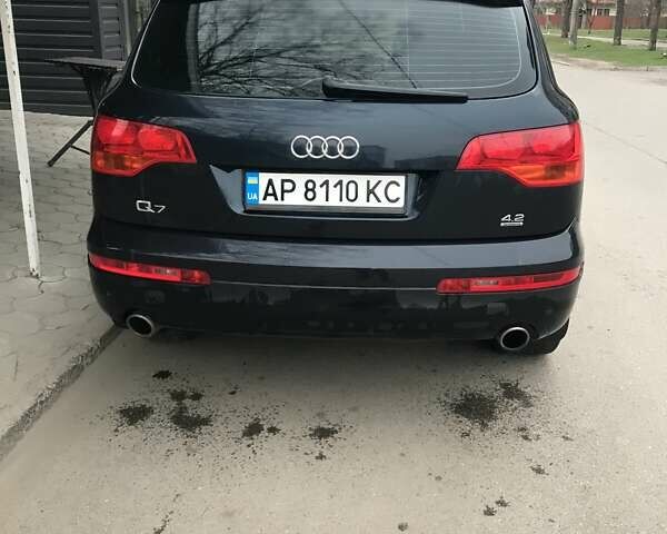 Синий Ауди Ку 7, объемом двигателя 4.2 л и пробегом 180 тыс. км за 12000 $, фото 1 на Automoto.ua