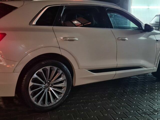 Белый Ауди Кватро, объемом двигателя 0 л и пробегом 189 тыс. км за 28664 $, фото 1 на Automoto.ua