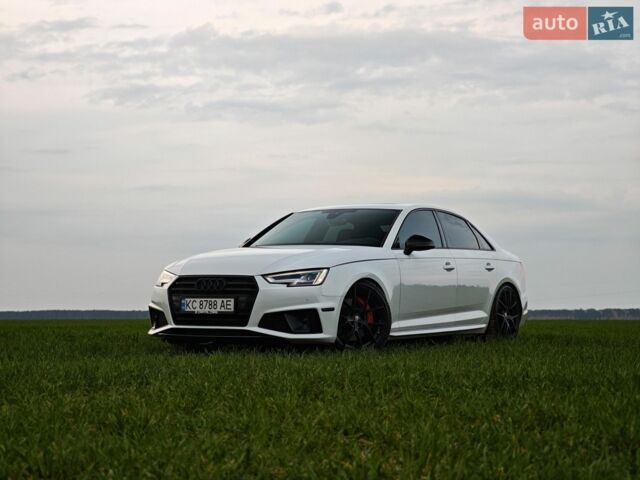 Белый Ауди С4, объемом двигателя 3 л и пробегом 71 тыс. км за 25000 $, фото 1 на Automoto.ua