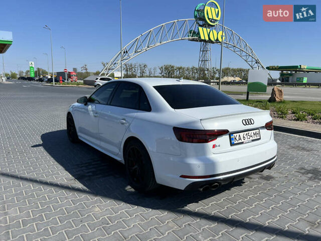 Белый Ауди С4, объемом двигателя 3 л и пробегом 110 тыс. км за 29000 $, фото 1 на Automoto.ua