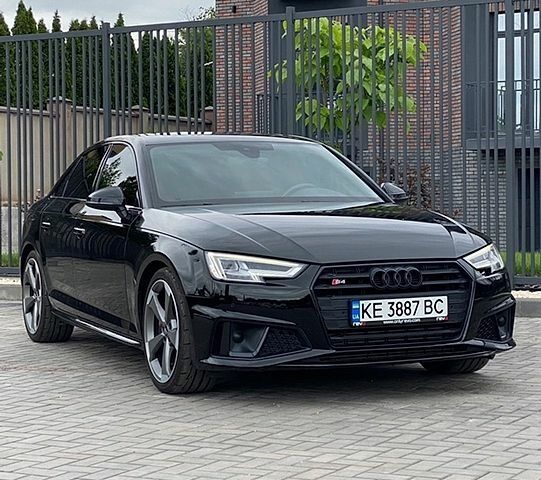 Черный Ауди С4, объемом двигателя 3 л и пробегом 125 тыс. км за 25500 $, фото 1 на Automoto.ua