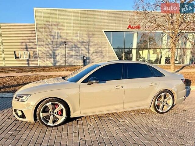 Сірий Ауді С4, об'ємом двигуна 3 л та пробігом 130 тис. км за 28999 $, фото 1 на Automoto.ua