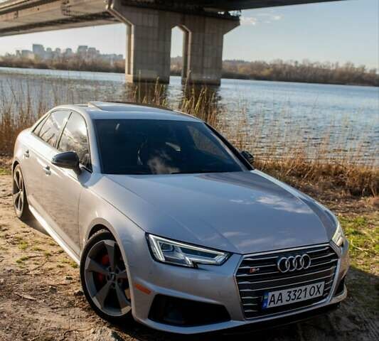 Серый Ауди С4, объемом двигателя 2.99 л и пробегом 122 тыс. км за 25000 $, фото 1 на Automoto.ua