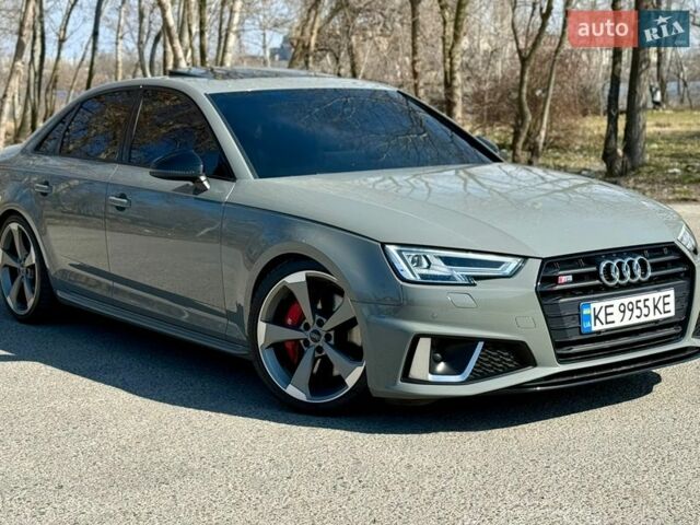 Серый Ауди С4, объемом двигателя 3 л и пробегом 60 тыс. км за 34900 $, фото 1 на Automoto.ua