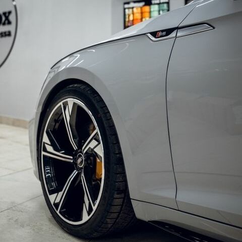 Чорний Ауді S5, об'ємом двигуна 3 л та пробігом 136 тис. км за 41000 $, фото 1 на Automoto.ua