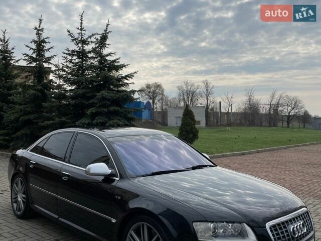 Черный Ауди С8, объемом двигателя 5.2 л и пробегом 360 тыс. км за 12800 $, фото 1 на Automoto.ua