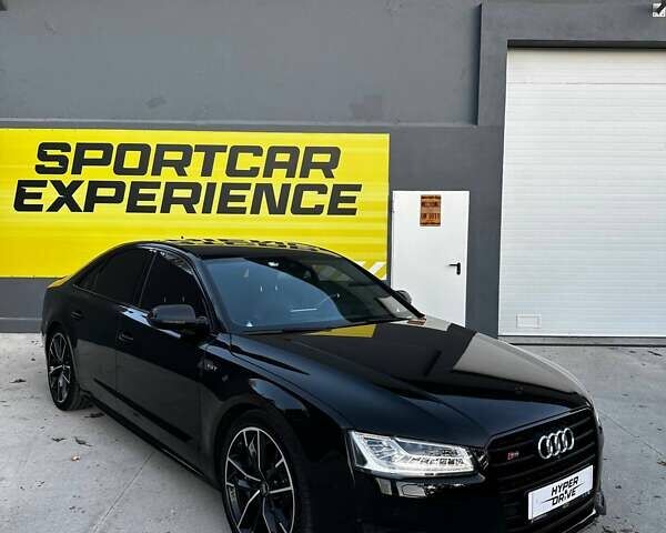 Черный Ауди С8, объемом двигателя 3.99 л и пробегом 90 тыс. км за 70000 $, фото 1 на Automoto.ua