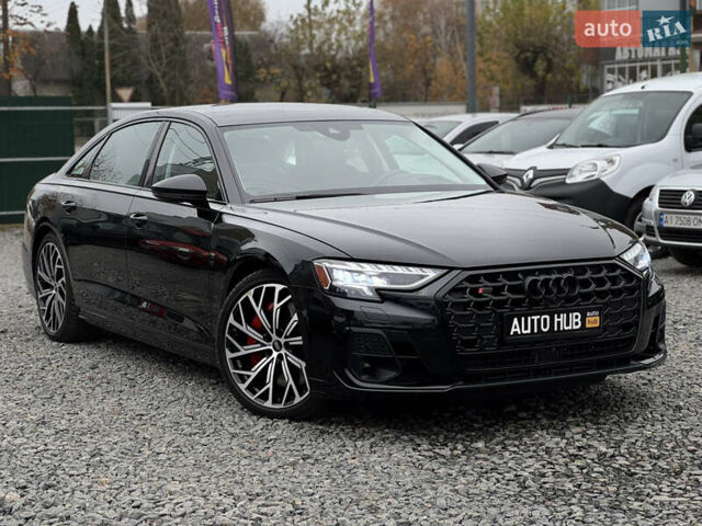 Черный Ауди С8, объемом двигателя 4 л и пробегом 43 тыс. км за 114000 $, фото 1 на Automoto.ua