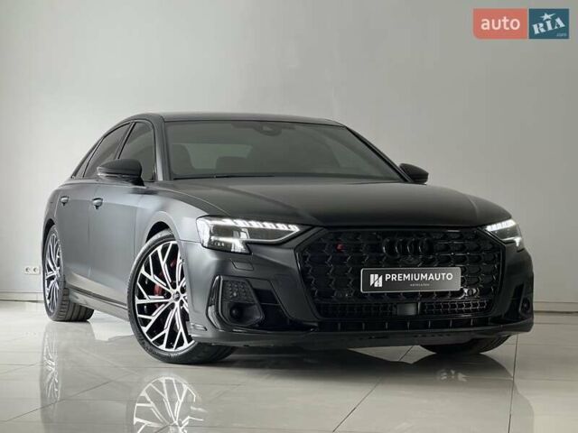 Черный Ауди С8, объемом двигателя 4 л и пробегом 90 тыс. км за 97000 $, фото 1 на Automoto.ua