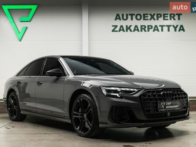 Черный Ауди С8, объемом двигателя 4 л и пробегом 25 тыс. км за 140000 $, фото 1 на Automoto.ua
