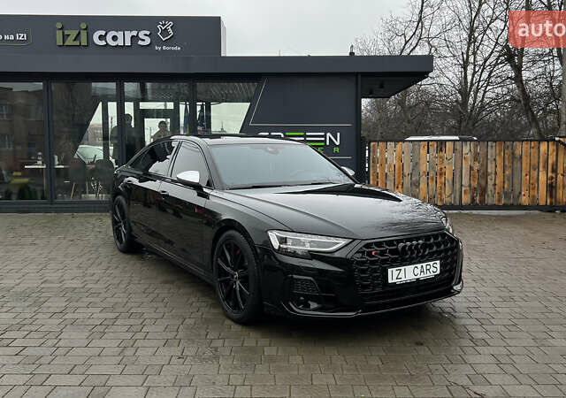 Черный Ауди С8, объемом двигателя 4 л и пробегом 46 тыс. км за 93000 $, фото 1 на Automoto.ua