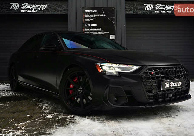 Черный Ауди С8, объемом двигателя 4 л и пробегом 7 тыс. км за 140000 $, фото 1 на Automoto.ua