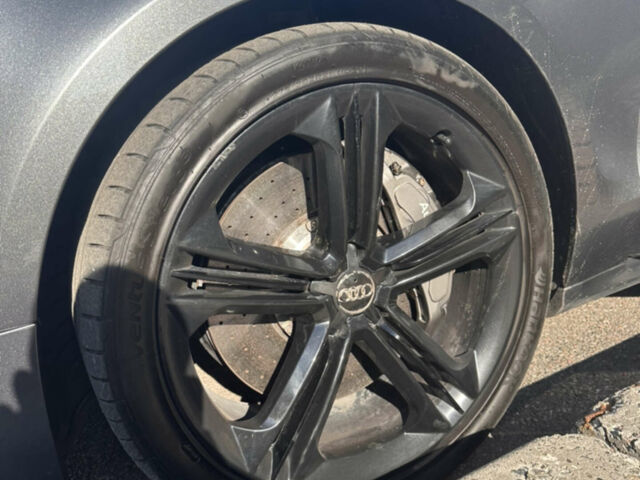 Ауди С8, объемом двигателя 3.99 л и пробегом 112 тыс. км за 32000 $, фото 1 на Automoto.ua