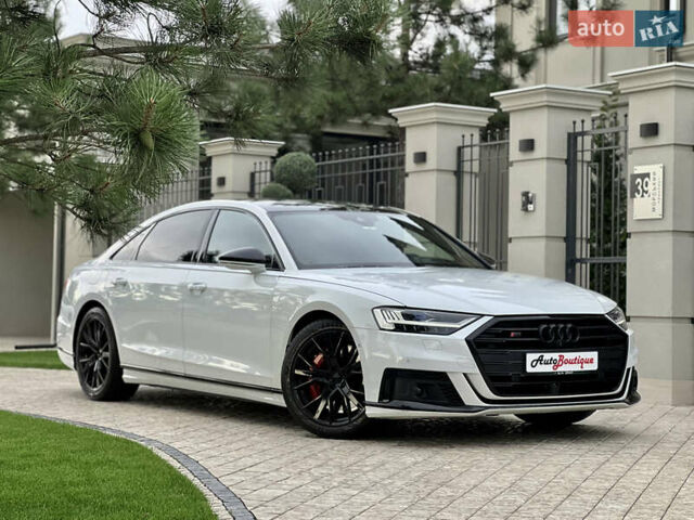 Ауди С8, объемом двигателя 4 л и пробегом 76 тыс. км за 79900 $, фото 1 на Automoto.ua