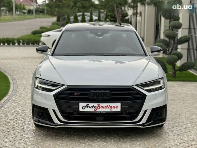 Ауди С8, объемом двигателя 4 л и пробегом 76 тыс. км за 73900 $, фото 1 на Automoto.ua