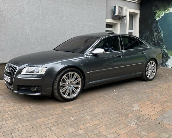 Серый Ауди С8, объемом двигателя 5.2 л и пробегом 193 тыс. км за 20500 $, фото 1 на Automoto.ua