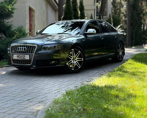 Серый Ауди С8, объемом двигателя 5.2 л и пробегом 139 тыс. км за 22000 $, фото 1 на Automoto.ua