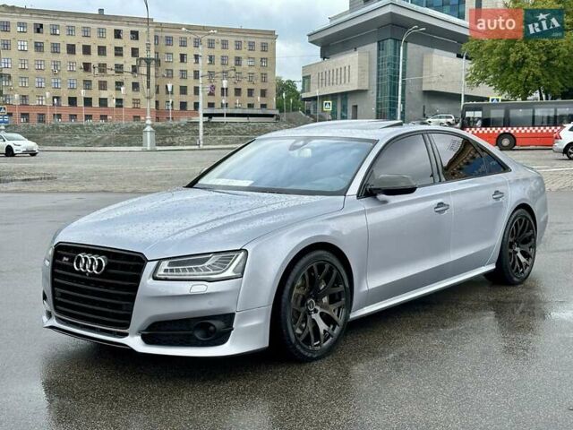 Серый Ауди С8, объемом двигателя 3.99 л и пробегом 147 тыс. км за 42500 $, фото 1 на Automoto.ua