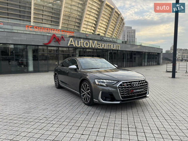 Серый Ауди С8, объемом двигателя 4 л и пробегом 7 тыс. км за 150000 $, фото 1 на Automoto.ua