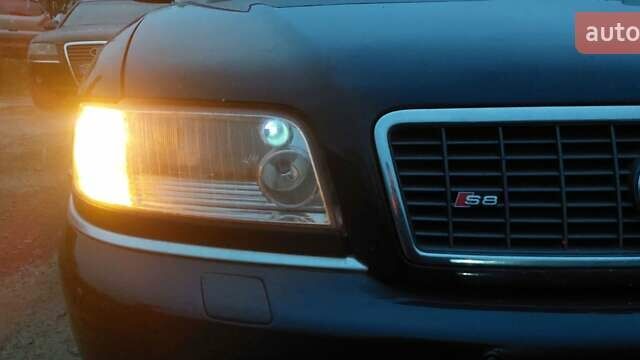 Синий Ауди С8, объемом двигателя 4.2 л и пробегом 340 тыс. км за 9000 $, фото 1 на Automoto.ua
