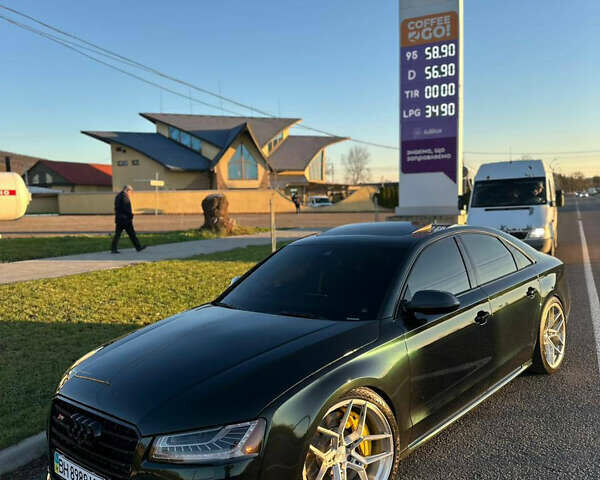 Зеленый Ауди С8, объемом двигателя 3.99 л и пробегом 217 тыс. км за 35000 $, фото 1 на Automoto.ua