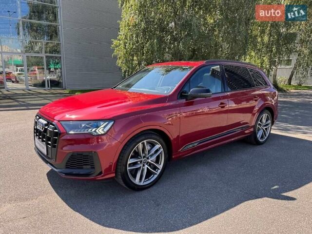 Красный Ауди SQ7, объемом двигателя 4 л и пробегом 73 тыс. км за 85000 $, фото 1 на Automoto.ua