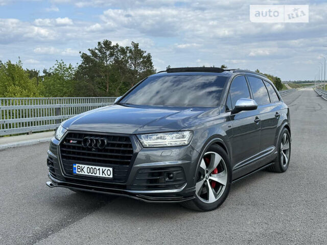 Сірий Ауді SQ7, об'ємом двигуна 4 л та пробігом 147 тис. км за 63500 $, фото 1 на Automoto.ua