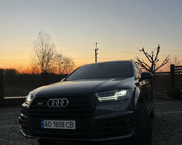 Серый Ауди SQ7, объемом двигателя 3.96 л и пробегом 168 тыс. км за 57000 $, фото 1 на Automoto.ua