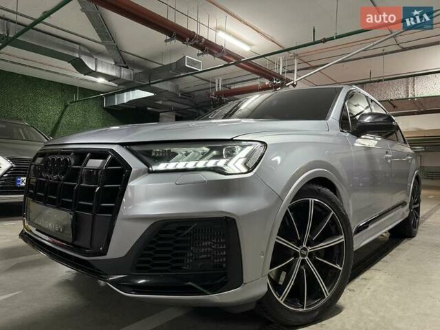 Серый Ауди SQ7, объемом двигателя 4 л и пробегом 90 тыс. км за 68700 $, фото 1 на Automoto.ua