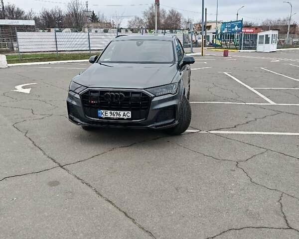 Сірий Ауді SQ7, об'ємом двигуна 4 л та пробігом 72 тис. км за 68000 $, фото 1 на Automoto.ua