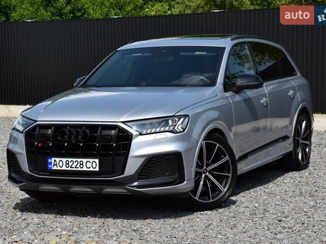 Серый Ауди SQ7, объемом двигателя 4 л и пробегом 87 тыс. км за 66000 $, фото 1 на Automoto.ua