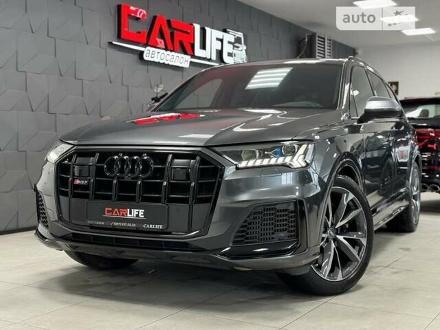 Серый Ауди SQ7, объемом двигателя 4 л и пробегом 74 тыс. км за 85500 $, фото 1 на Automoto.ua