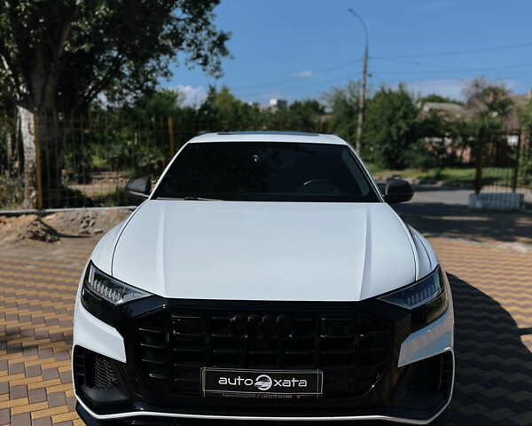Белый Ауди SQ8, объемом двигателя 4 л и пробегом 70 тыс. км за 83000 $, фото 1 на Automoto.ua