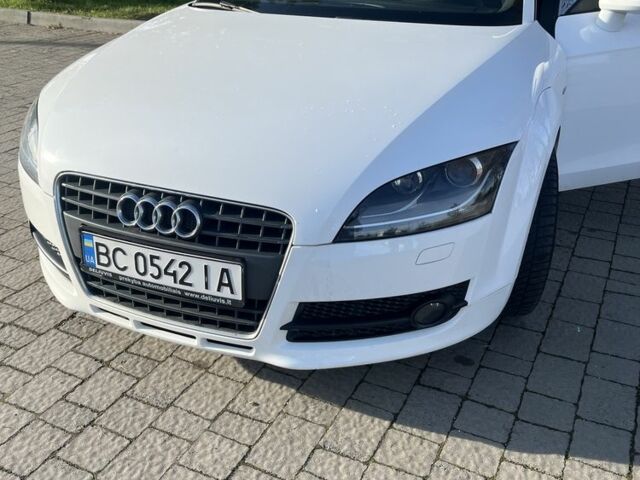 Белый Ауди ТТ, объемом двигателя 2 л и пробегом 287 тыс. км за 9300 $, фото 1 на Automoto.ua