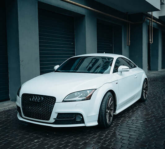 Белый Ауди ТТ, объемом двигателя 2 л и пробегом 199 тыс. км за 13200 $, фото 1 на Automoto.ua