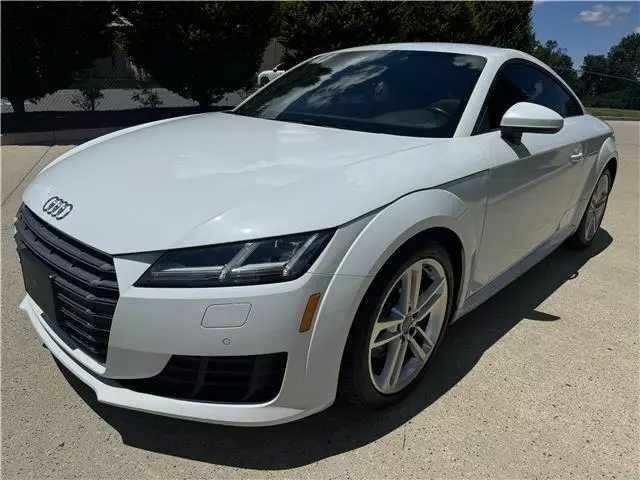 Белый Ауди ТТ, объемом двигателя 2 л и пробегом 65 тыс. км за 6900 $, фото 1 на Automoto.ua