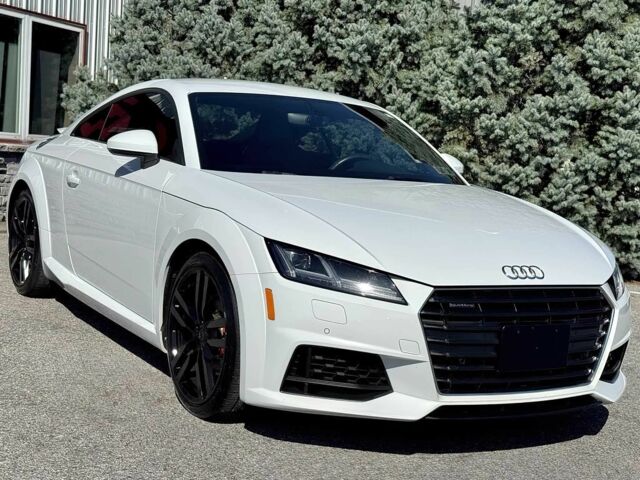 Белый Ауди ТТ, объемом двигателя 2 л и пробегом 45 тыс. км за 6717 $, фото 1 на Automoto.ua