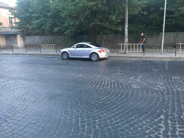 Серый Ауди ТТ, объемом двигателя 1.8 л и пробегом 3 тыс. км за 3914 $, фото 1 на Automoto.ua